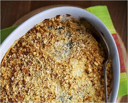 Crumble aux poireaux, diots et Emmental de Savoie